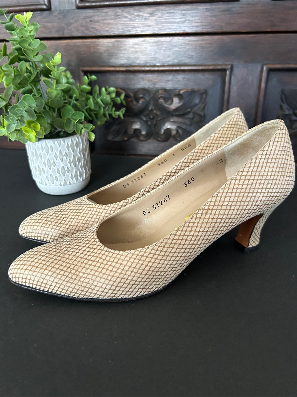 Salvatore Ferragamo Beige Textured Closed-Toe Pumps